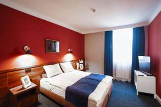 Отель Sherlock Holmes Boutique Hotel Львов Люкс с 2 спальнями-1