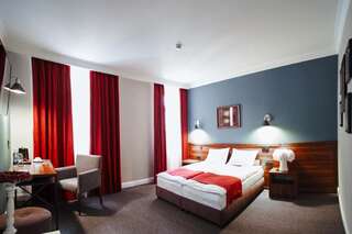 Отель Sherlock Holmes Boutique Hotel Львов Улучшенный номер-5